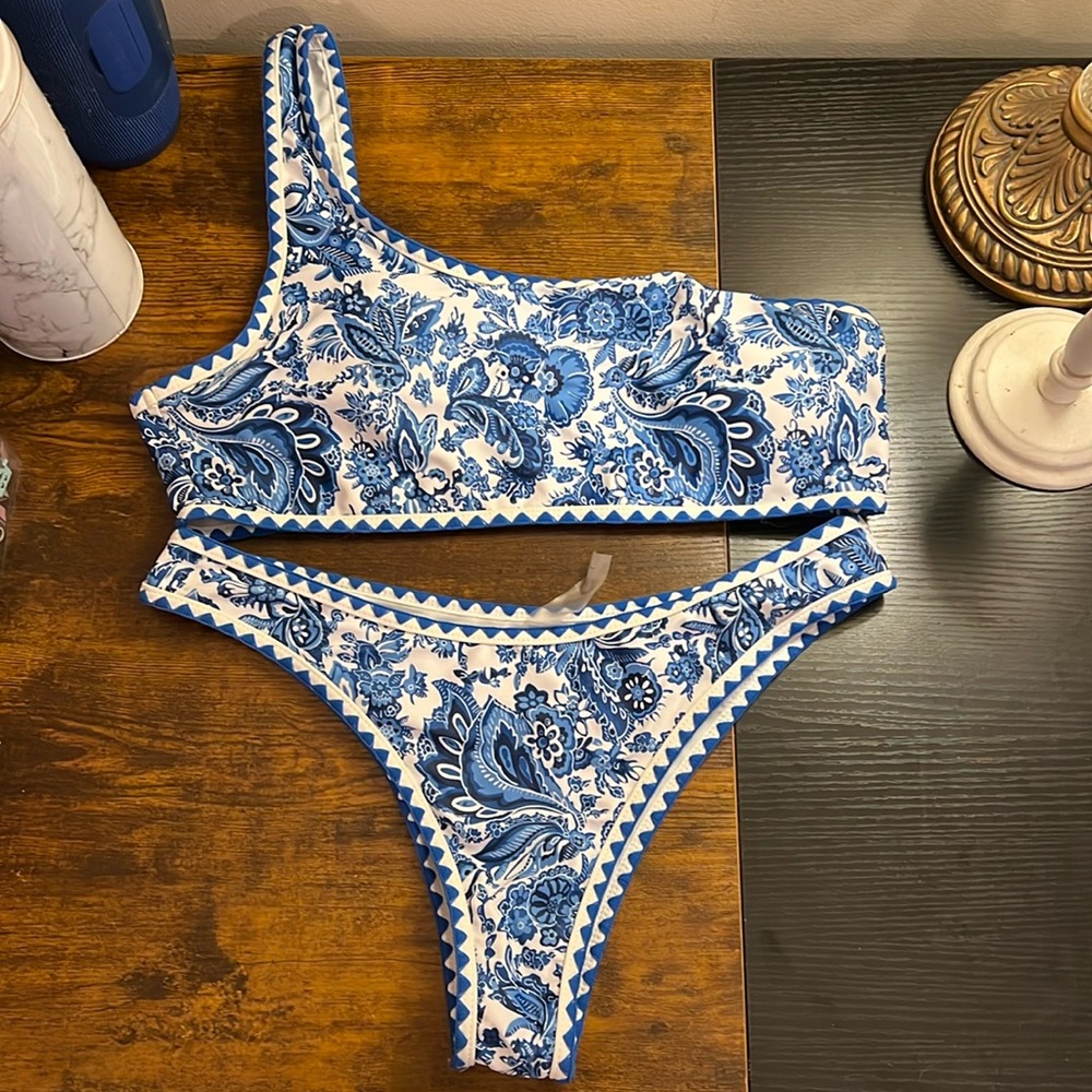 SHEIN Blue & white China print Bikini Size Large